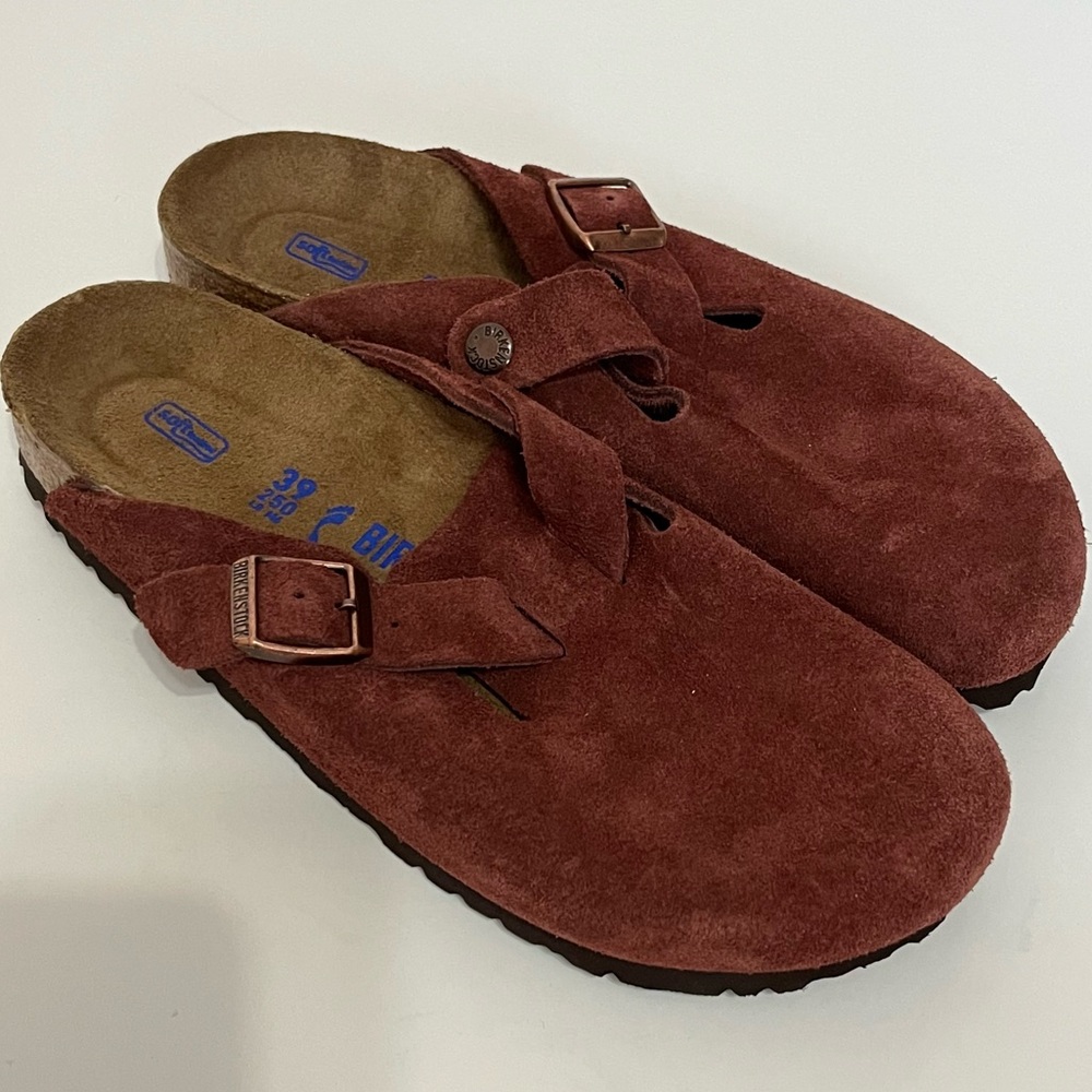 Birkenstock Boston Soft Footbed Maroon Suede clogs.